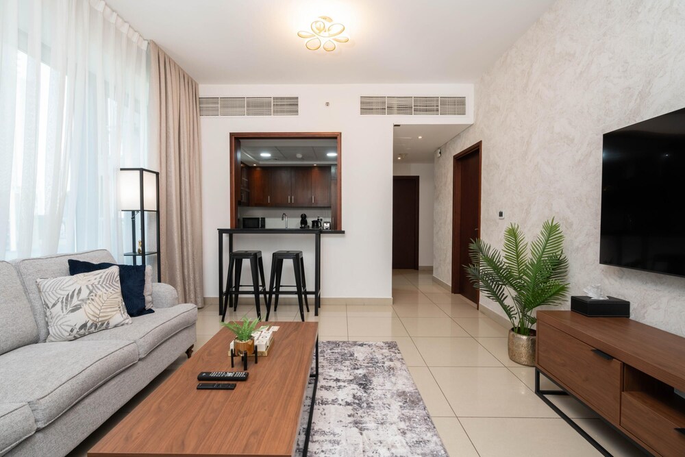 Luxury 2BR Downtown Apt With Burj Khalifa View