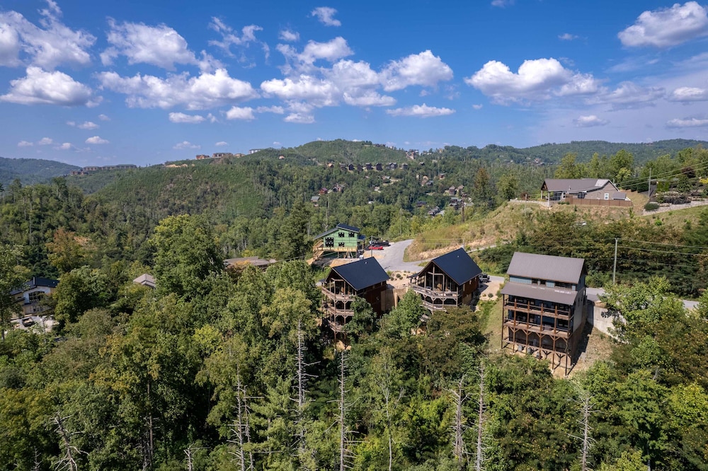 Raccoon Ridge Retreat - Gatlinburg Mountain Escape