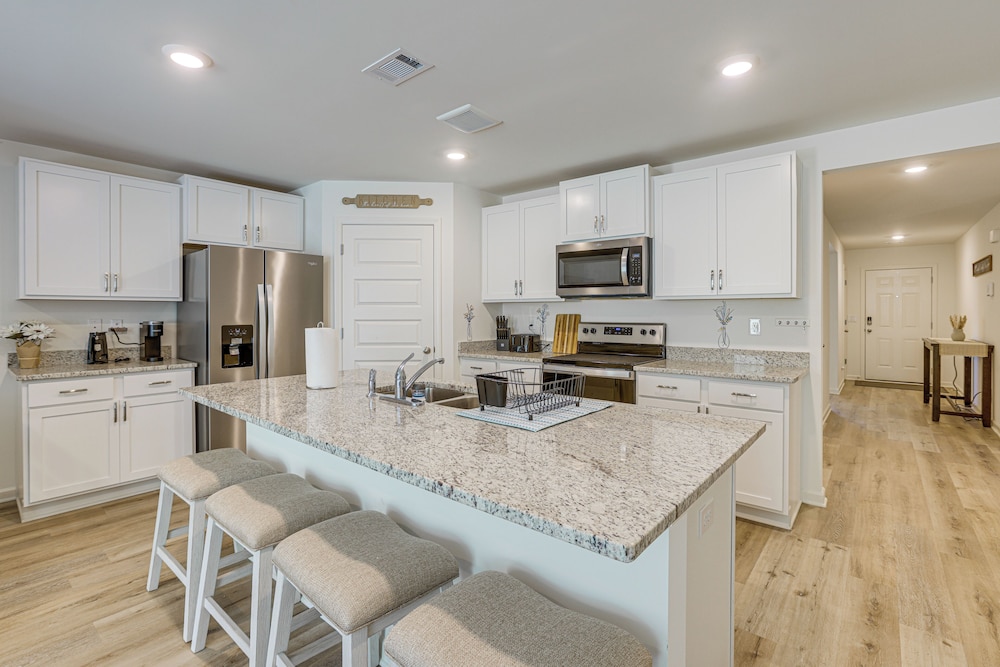 Bama Game Day Base: Newly Built Home Near UA!