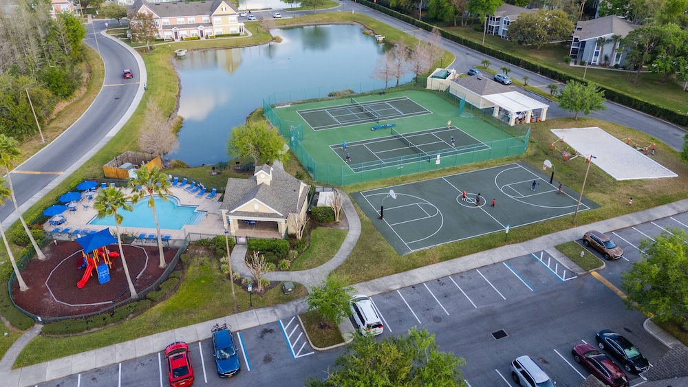 Charming Townhouse Near Disney