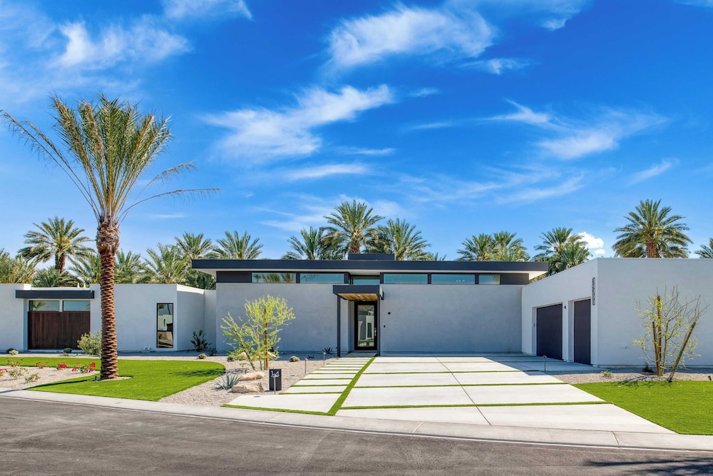 Sleeps 32 2 Villas, Pool, Putting Green+bocce Polo Villas Amara by Avantstay