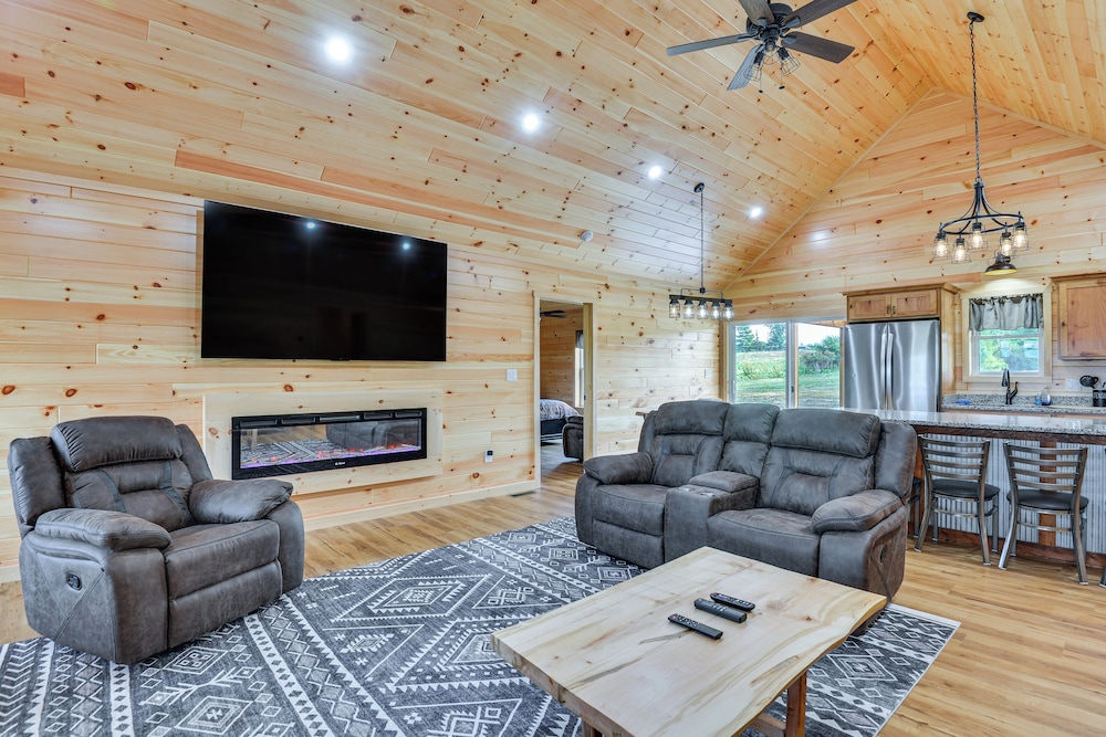 3 Mi to St Lawrence River: Spacious Ranch Home