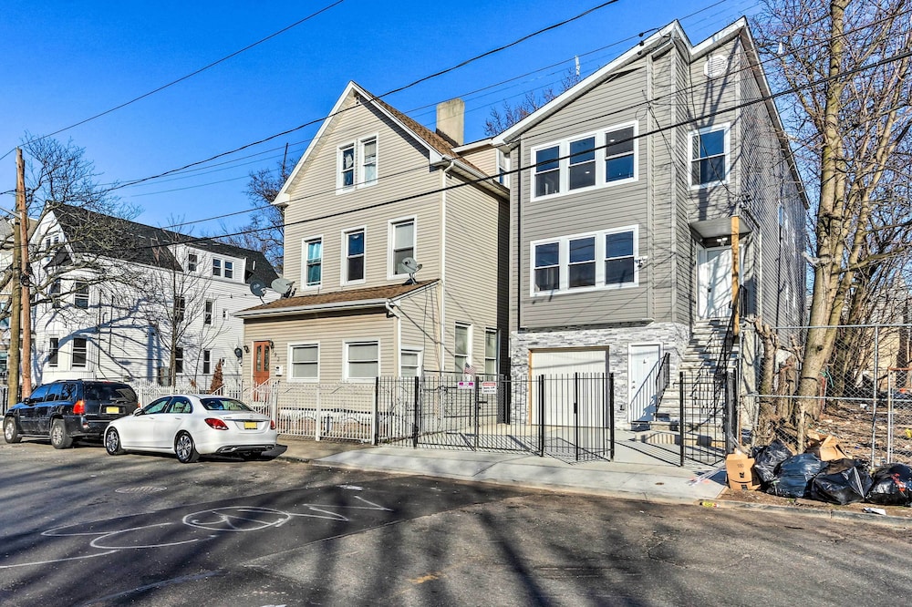 Bright Irvington Home ~ 2 Mi to Prudential Center! view 2