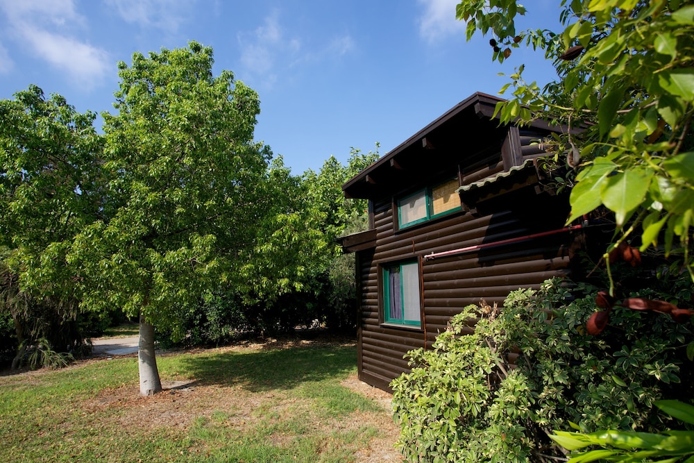 Kibbutz Kfar Masaryk Country Lodging