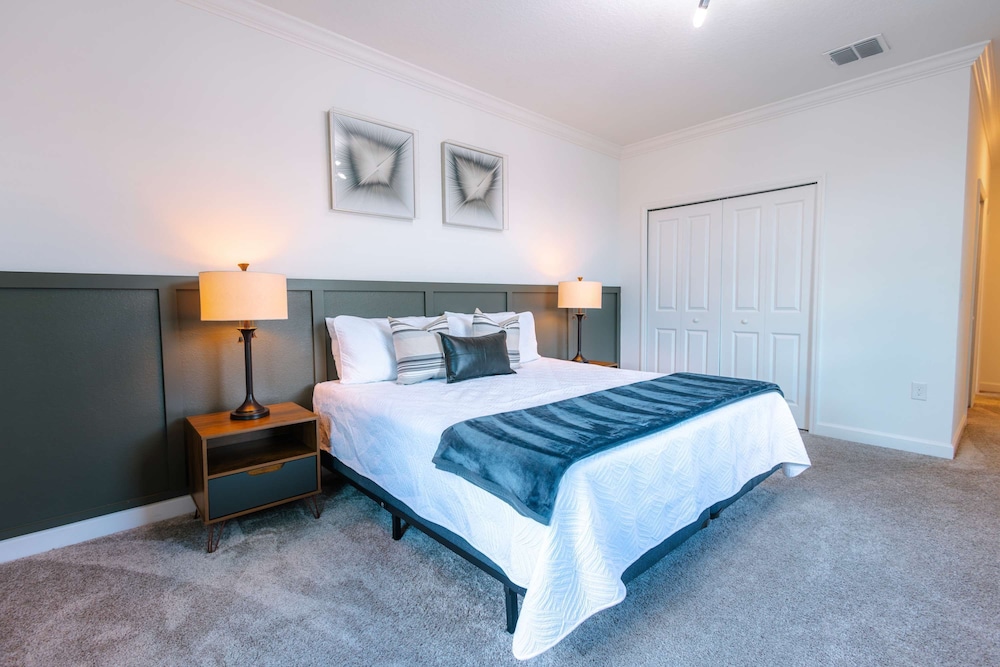 Fantasy Stay in 5 bed at Storey Lake