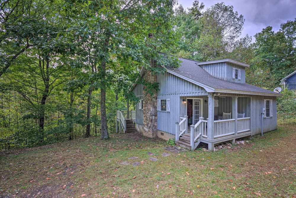 11 Mi to Boone: Secluded Pet-friendly Cabin! view 4