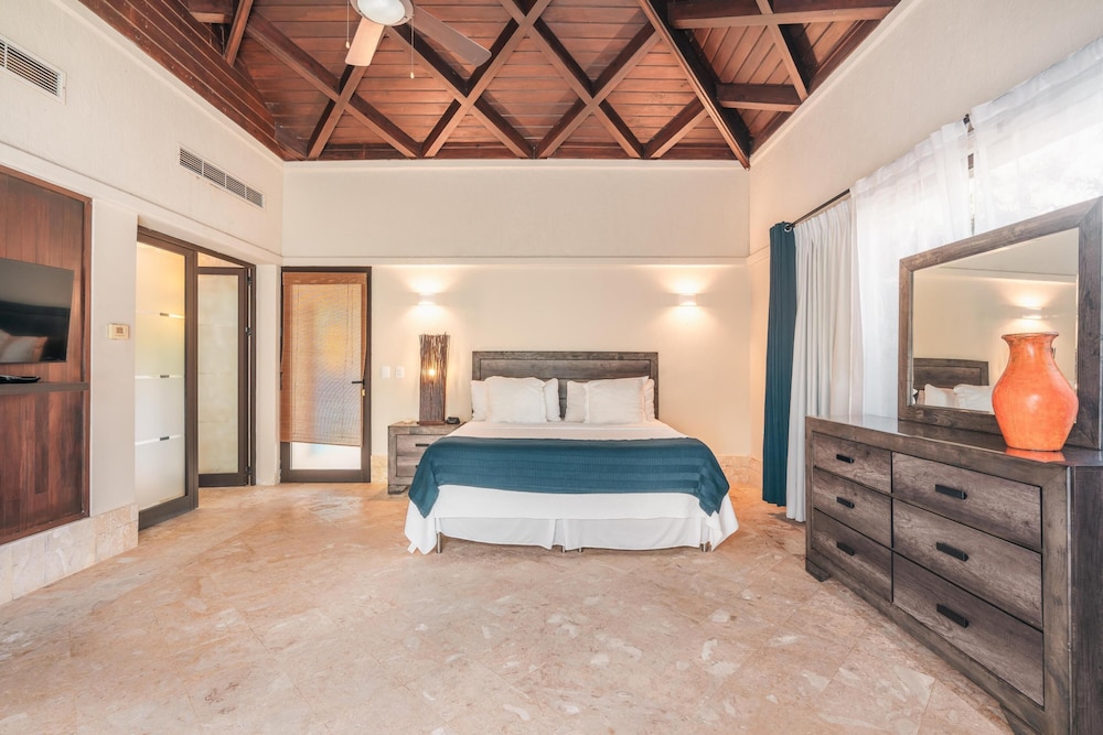 Mesmerizing Villa With Jacuzzi Maid in Cap Cana