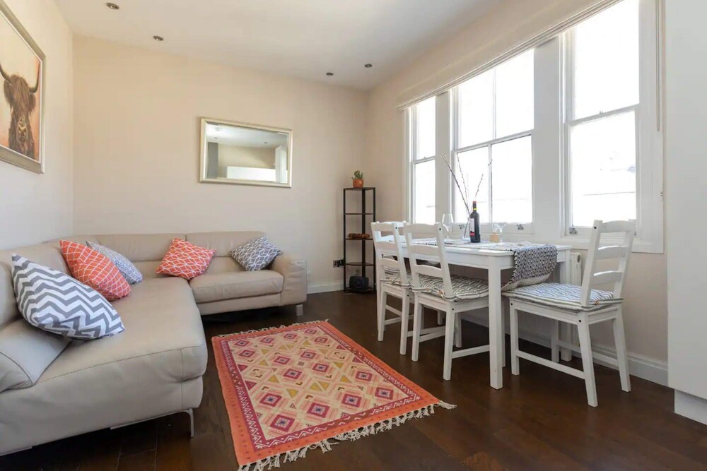 Spacious and Bright 2 Bedroom Flat in Maida Vale