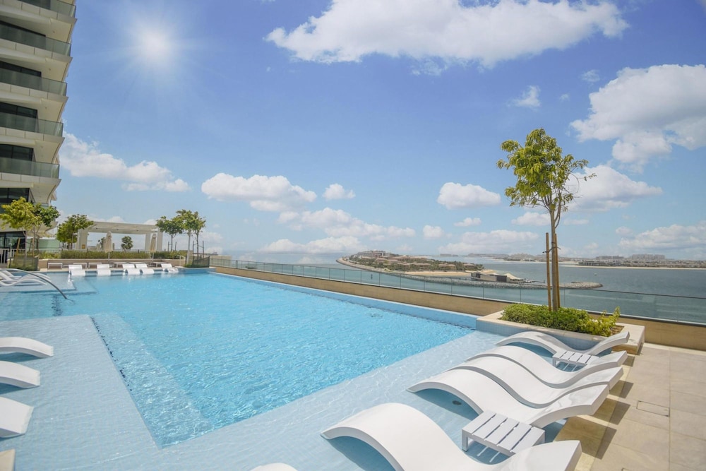Luxury Sea View Living on Emaar Beachfront