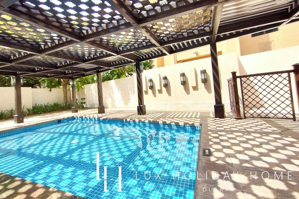 LUX  Modern Residence across Dubai Mall