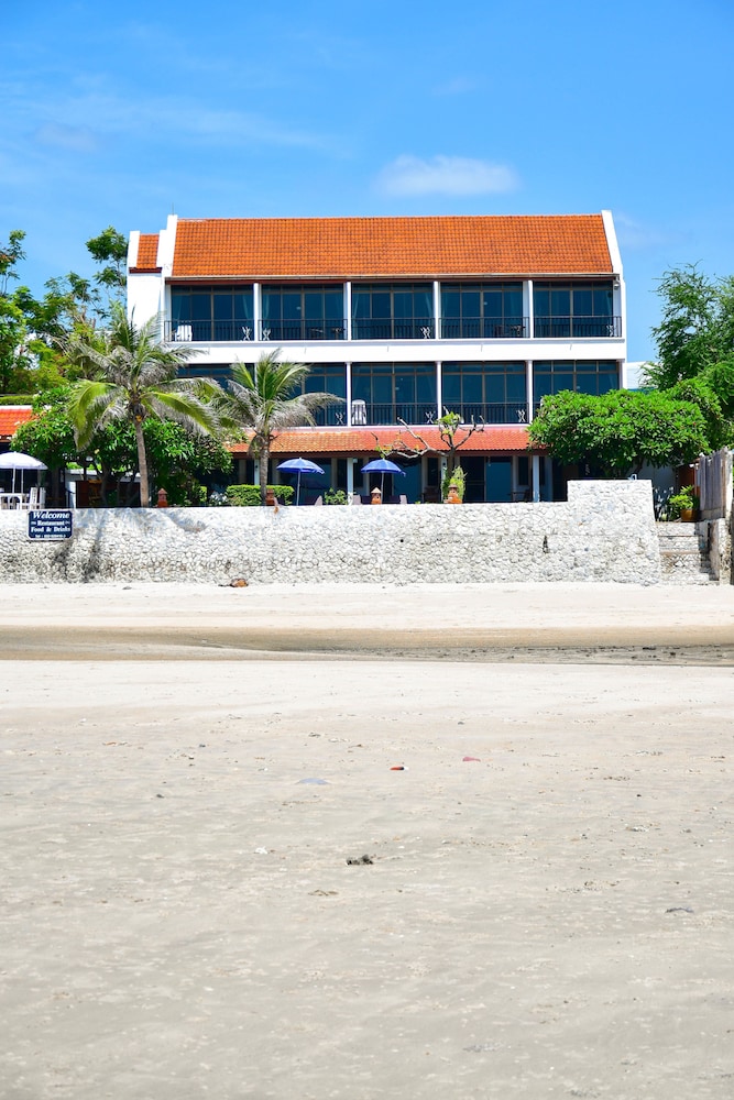 Sea Memories White Sand Beach Hotel