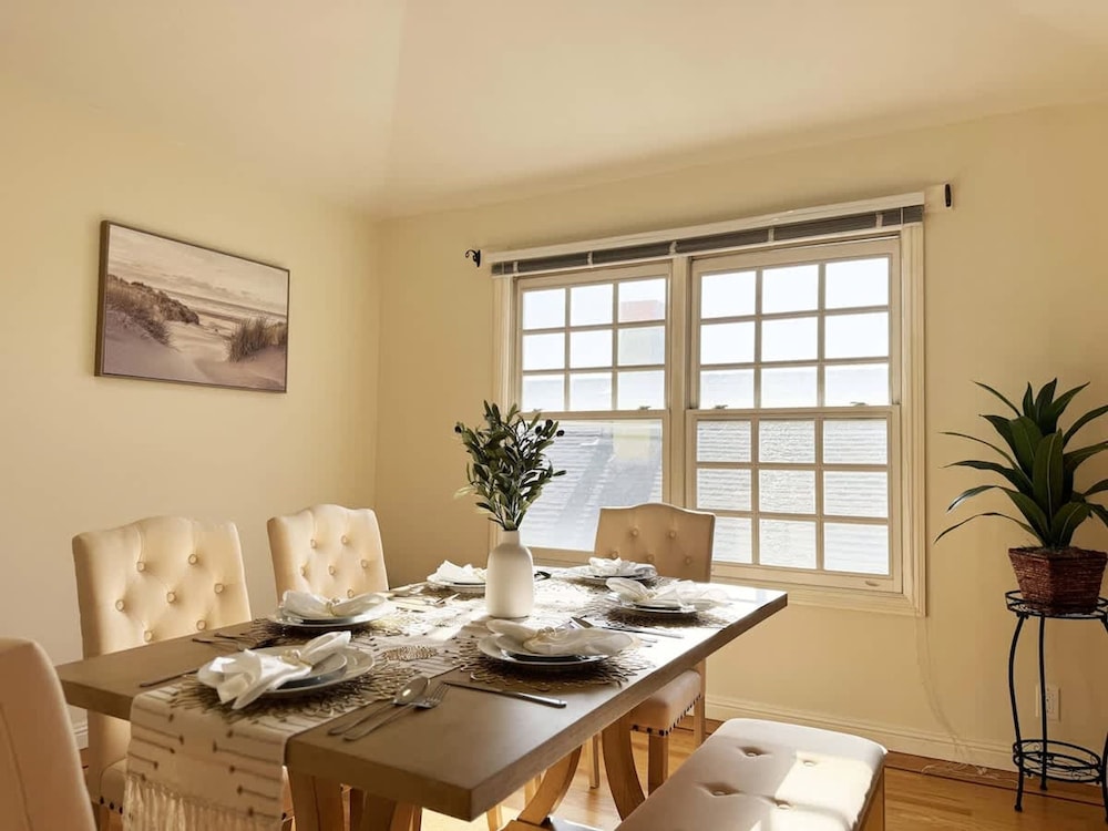 South SF Spacious Entire Unit With 3brs 3bth on 2F