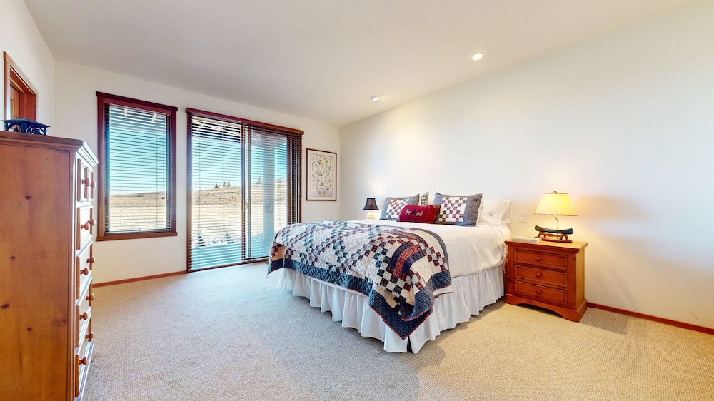 Snowcreek V #819 4 Bedroom Condo