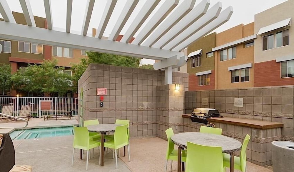 Glendale Getaway By Signature Vacation Rentals - Property Image 2