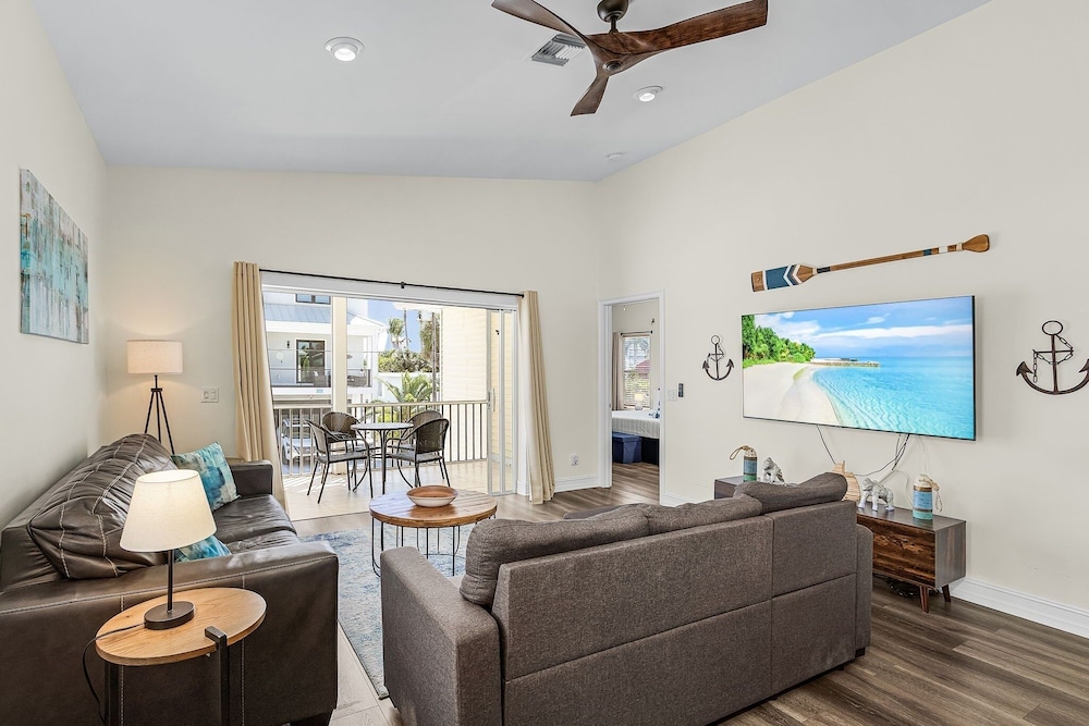 241 Miramar Waves: 3br W/ Heated Pool 3 Bedroom Home