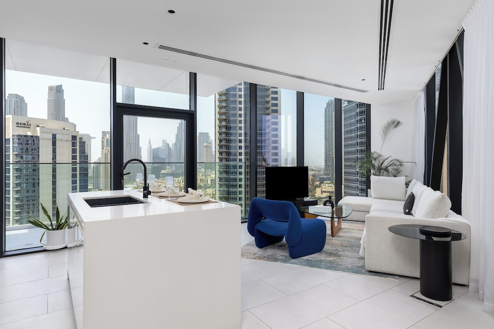 Maison Privee - Sky-High Panoramic Apt with Iconic Burj Khalifa Views