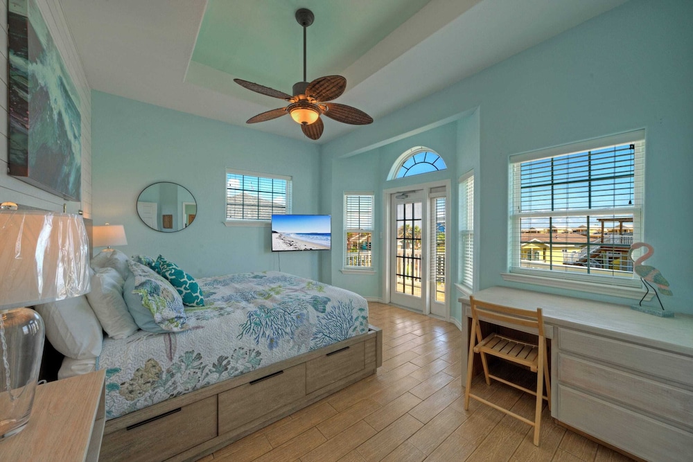 Sleeps 24 2 Homes w/ Beach Boardwalk Access & Deck Views Steps to the Beach