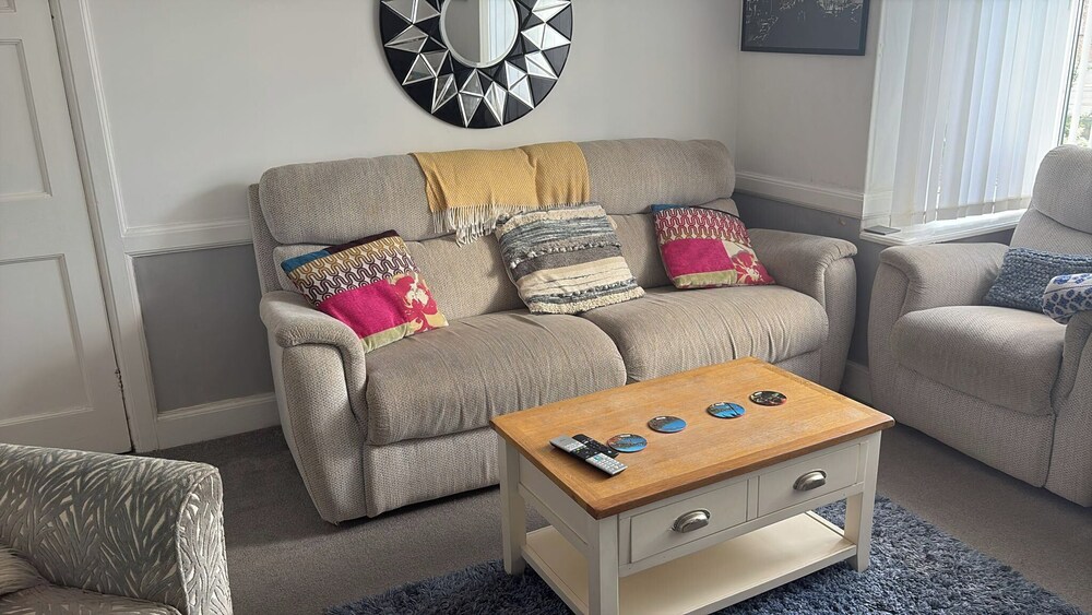 10 Guests - 5 Bedrooms - Free Parking - Petok