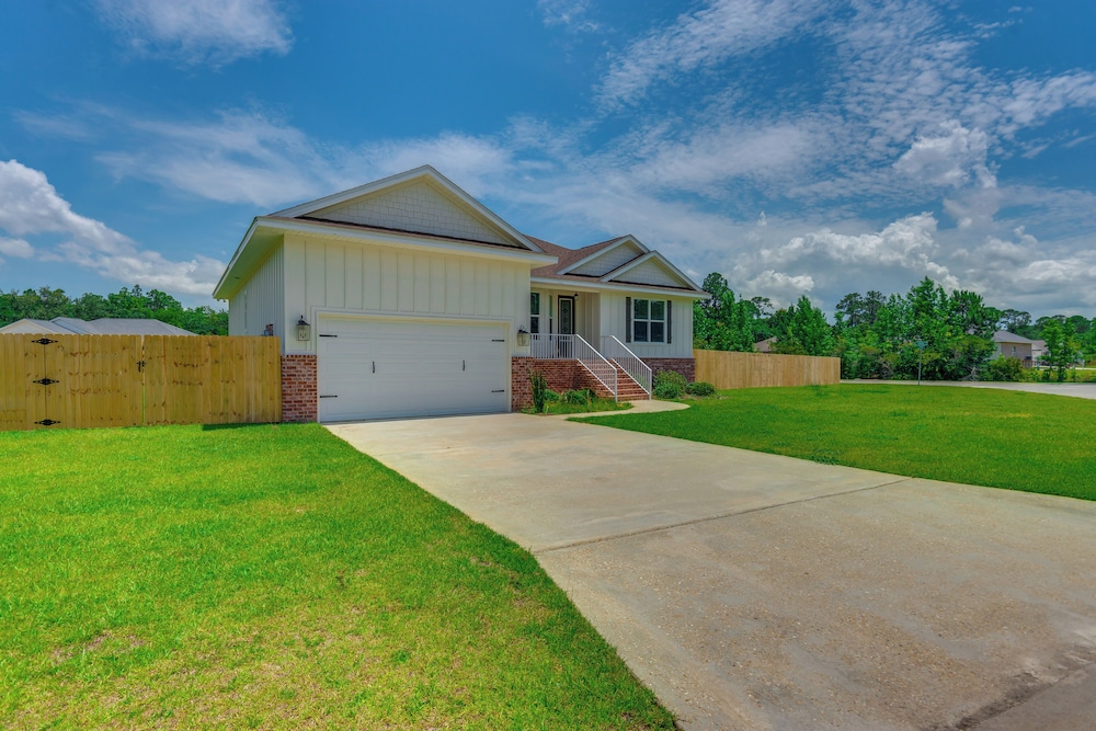 Modern Family Home w/ Spacious Yard in Milton