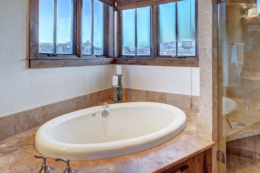 Lone Star Lodge 3 Bedroom Townhouse by RedAwning view 4