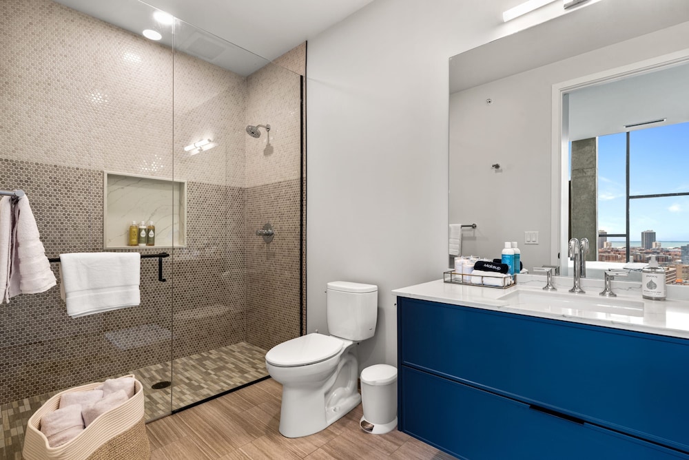 Luxury Penthouse 3BR Prime Location