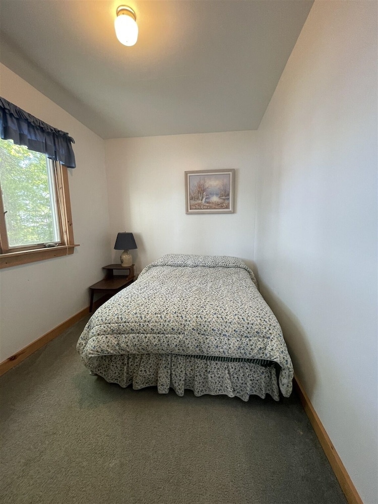 Paradise Point Limit 10 4 Bedroom Cottage by RedAwning view 5