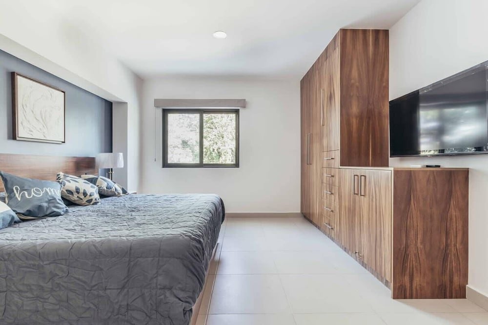 Cozy 2BR House 2 min to the Beach - Pool - Terrace