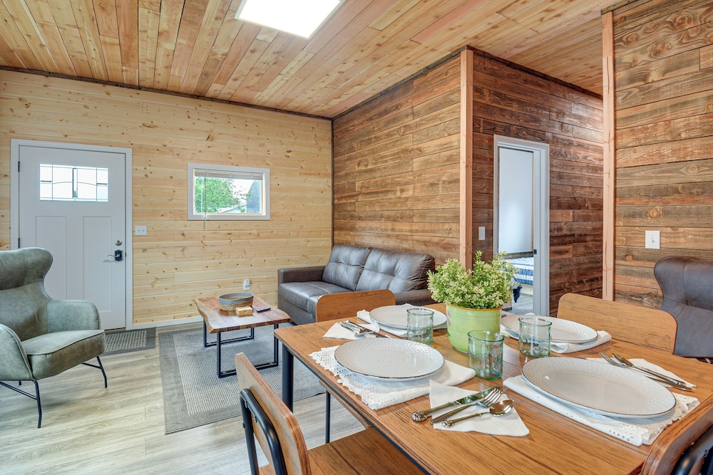 Near Twilight Sites & Scenic Hikes: Forks Apt