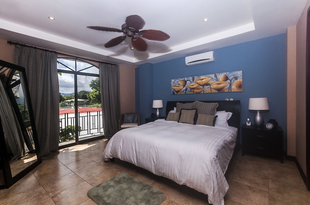 Monte Rey by Dream Makers