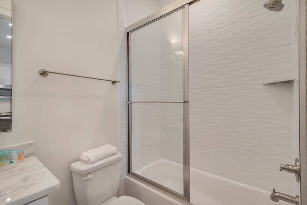 Azure Horizon Beachfront Charm in Gulf Shores
