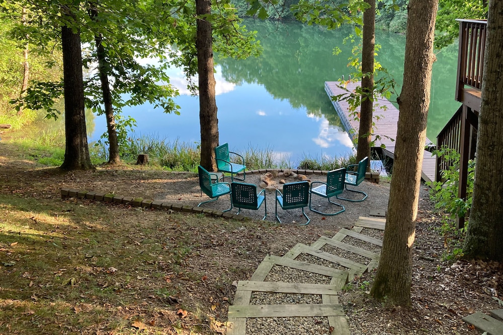 Hocking Hills Lake Gem w/ Hot Tub, Dock, 100 Acres view 5