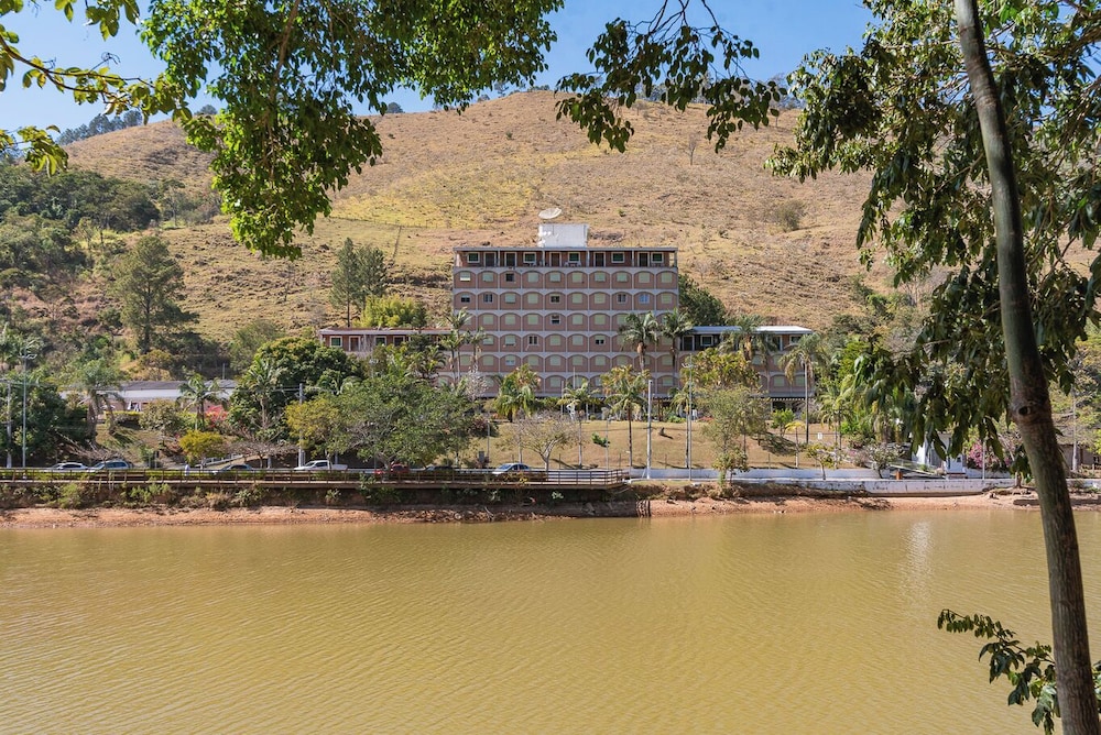 Cavalinho Branco Flat Para 4 Pessoas c Piscina