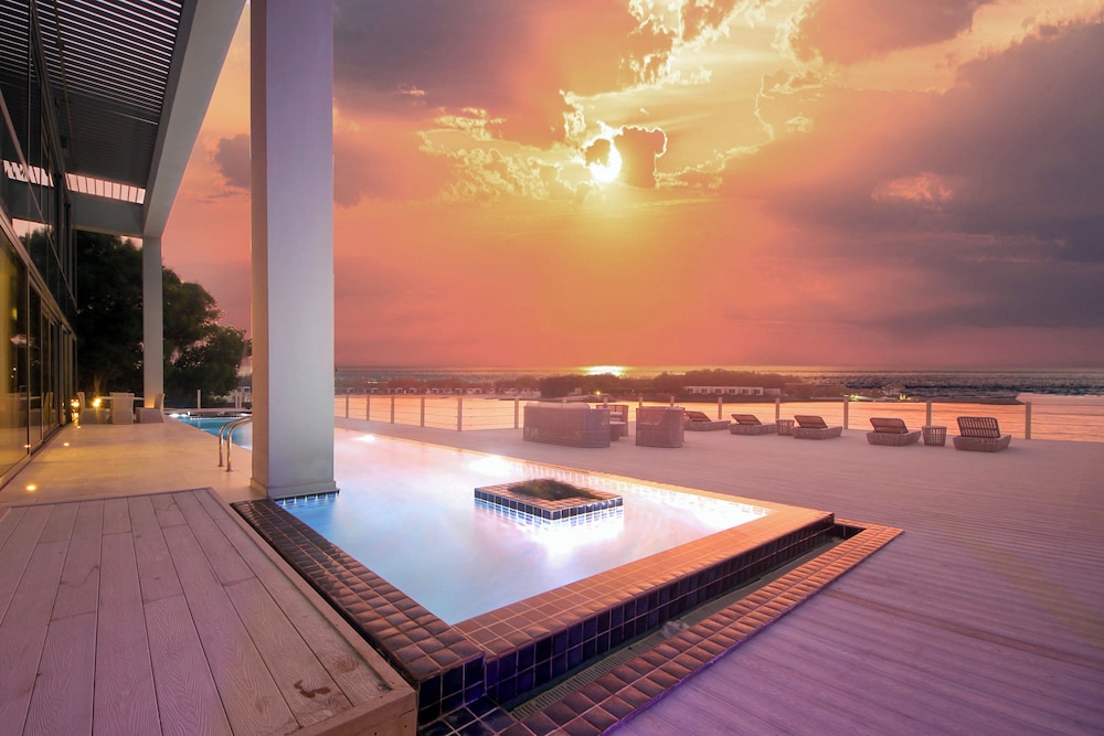 Luxury Overwater Paradise - Nurai Island