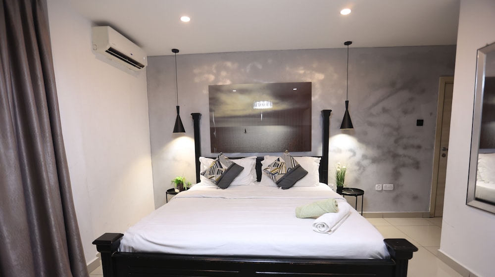Gallery Luxury Suites by Cozy
