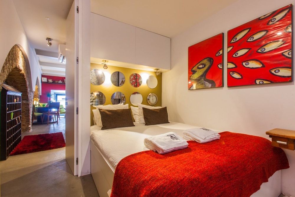 The Old Stables Chiado Apartments