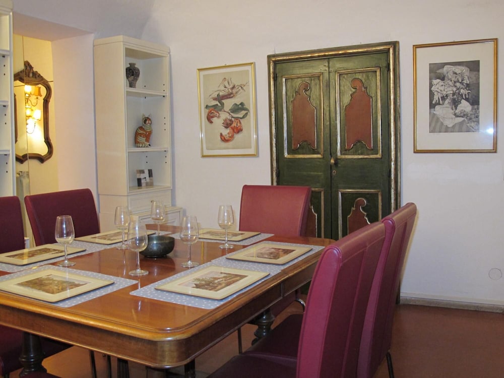 Aurora in Pantheon Apartment