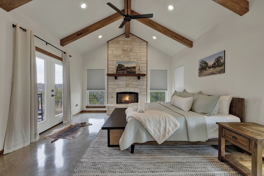 Luxury in the Hill Country, 10-mins to Downtown!