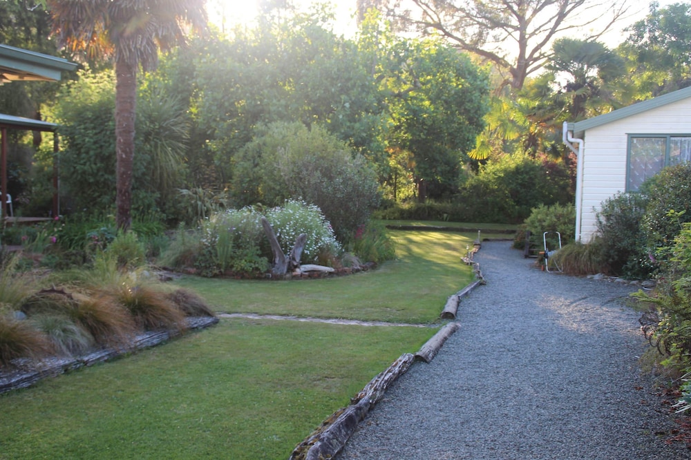 Off The Beaten Trail Accommodation & Bike Tours view 2