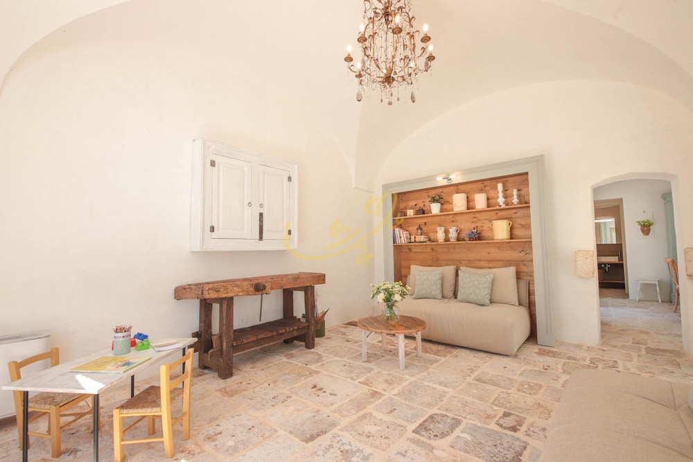 TD Marl Luxury Trulli Experience w Stunning Pool