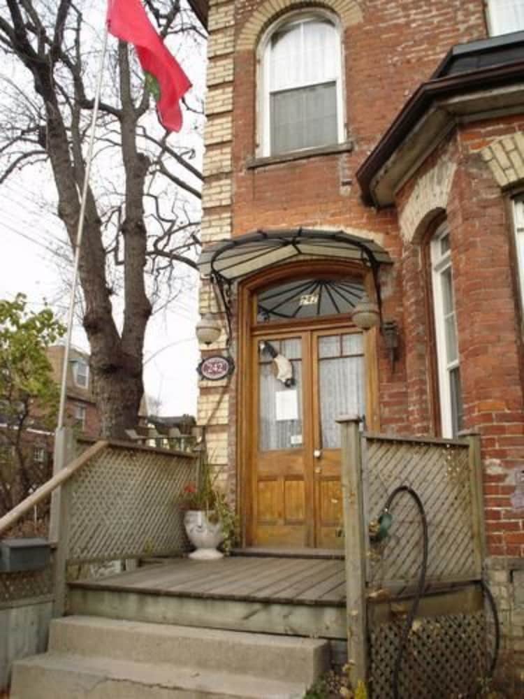 Pimblett's Downtown Toronto B&B-0