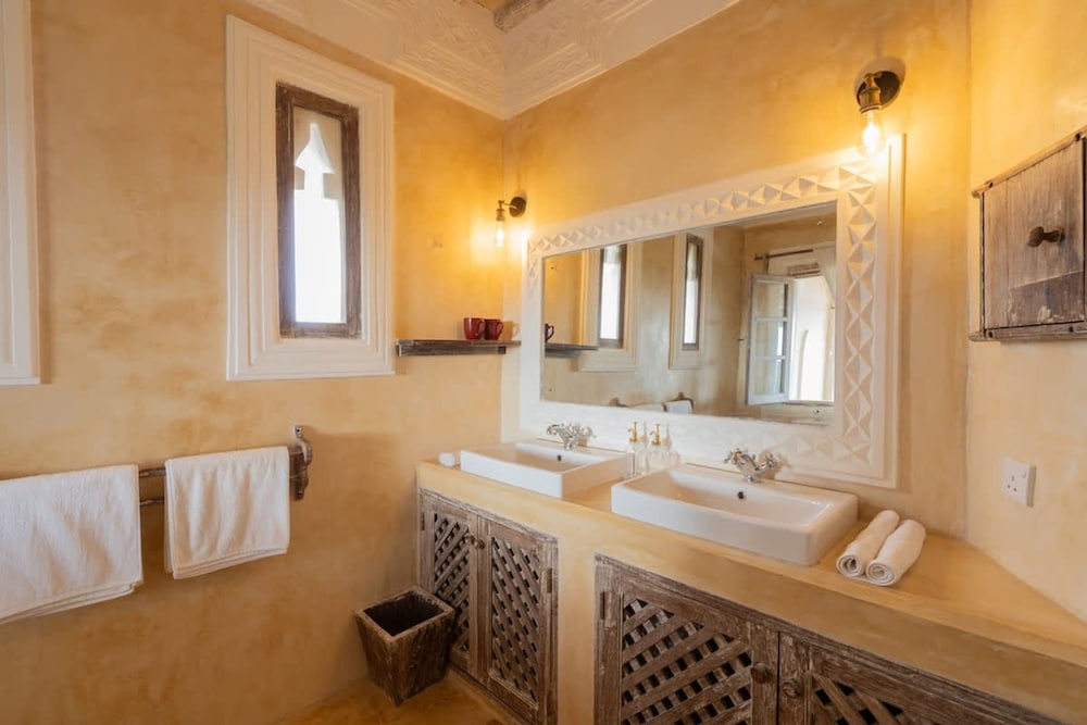 Amani House 5 Bedrooms Sleeps 10