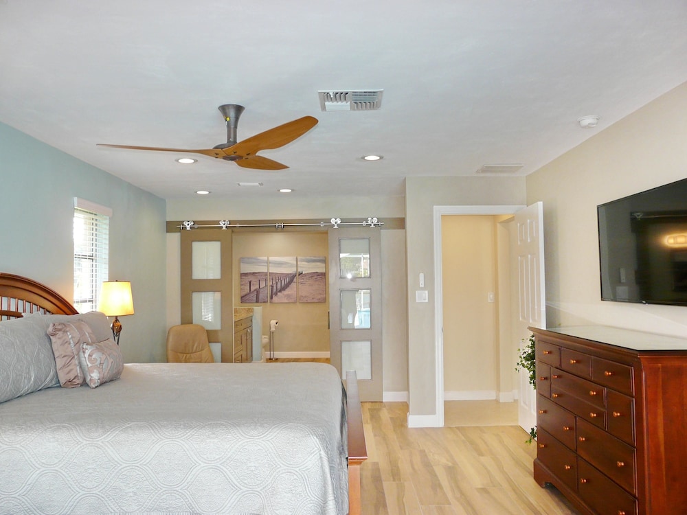 Delightful Home With Pool and Direct Boating Access view 3