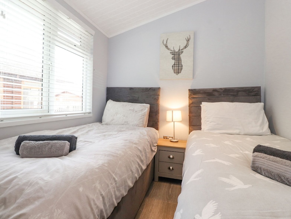 Lakes Lodge
