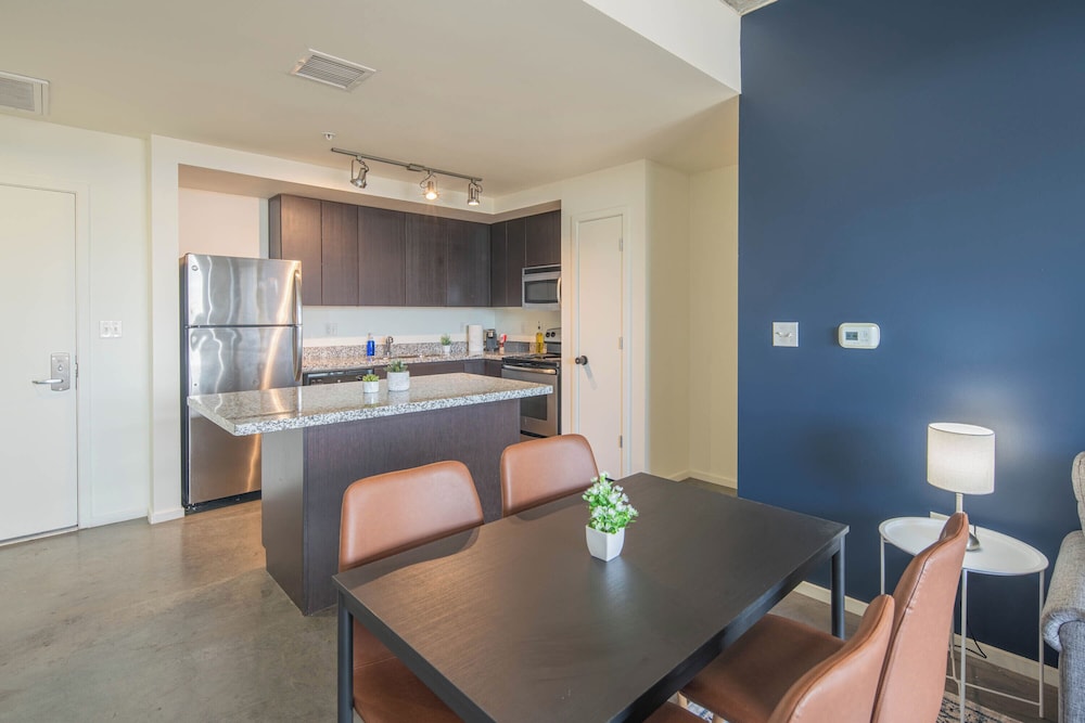 ROVE LIVING/KL - Roosevelt Point