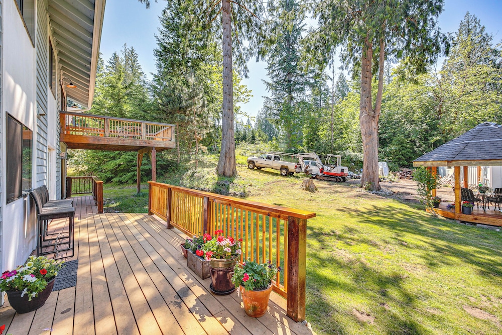 Home on > 1 Acre of Woods in Seattle Suburbs!