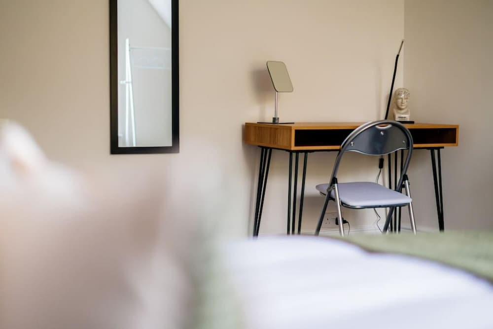 HG Collection - 2 Bedroom Apartment in Cardiff City Centre view 5