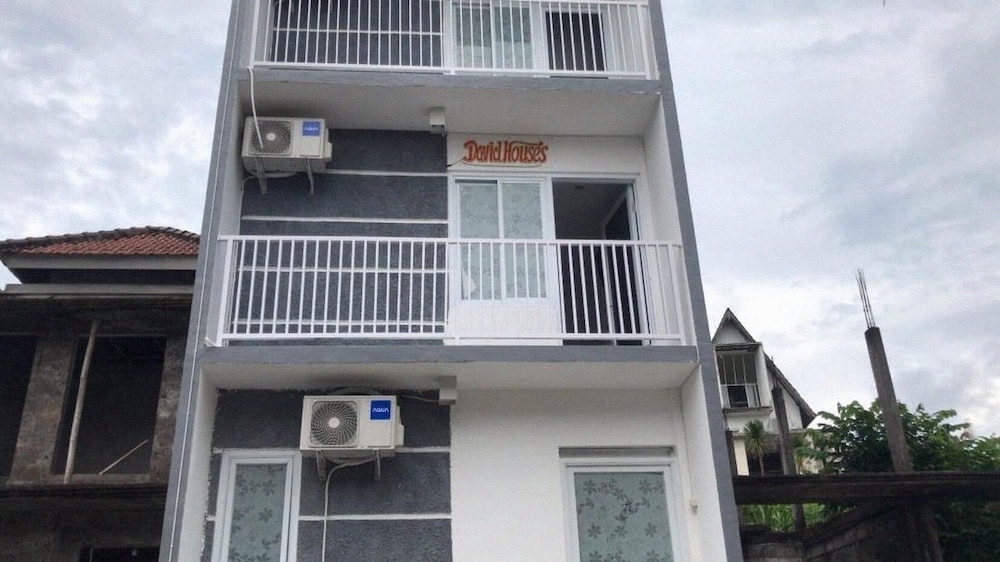David Houses