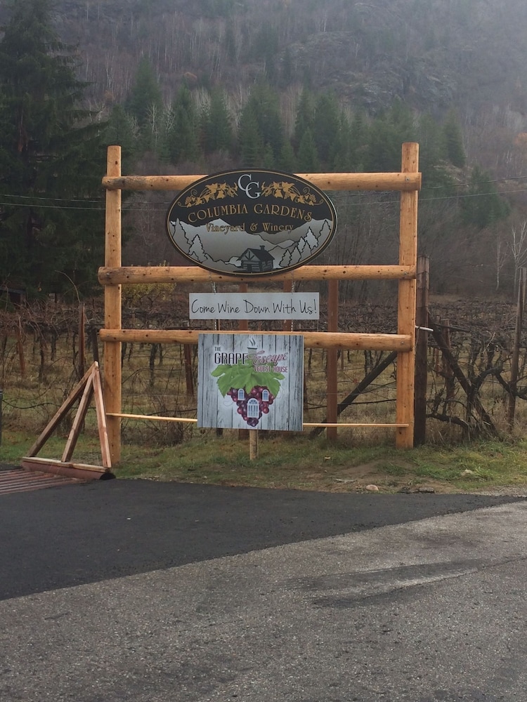 Columbia Gardens Winery and Grape Escape Guesthouse