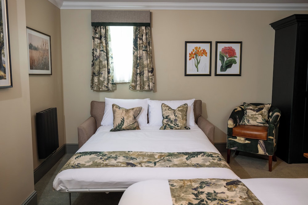 Wheatsheaf Hotel - Virginia Water by Chef and Brewer Collection