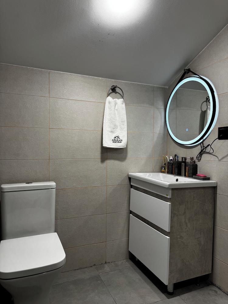 Aparan Guest House